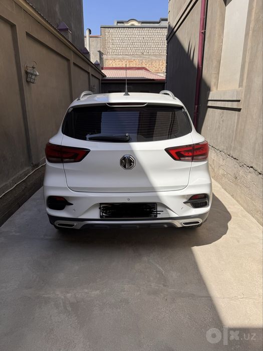 MG ZS автмобиль 2024 года