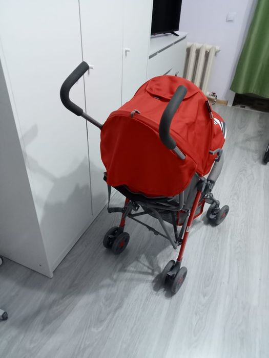 Продам прогулочную каляску не дорого