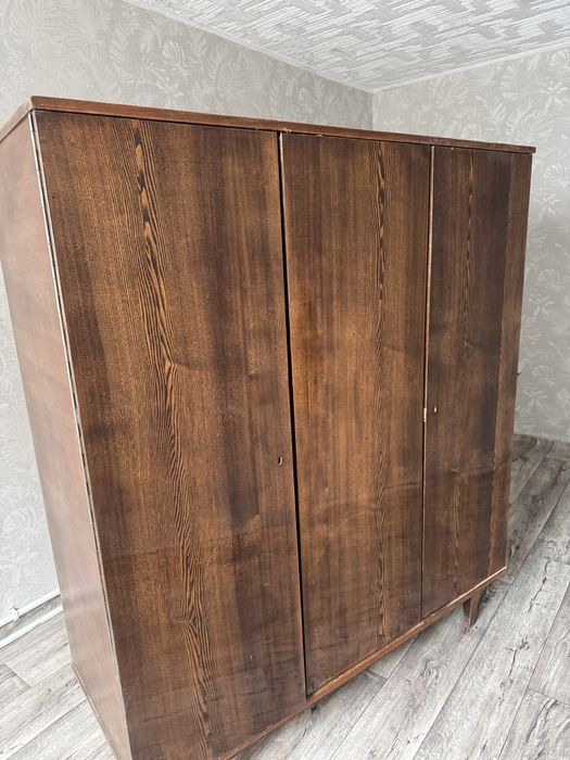 Шкаф советский в хорошем состоянии