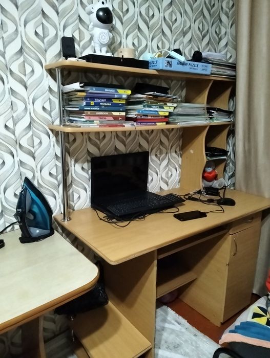 Продам стол компьютерный