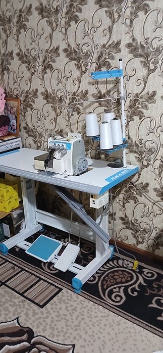 Jack E3 4ipli sanoat overlok tikuv mashinasi