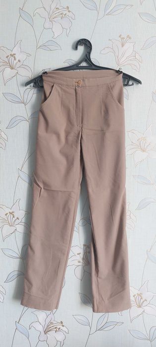 Брюки летние бежевые белые