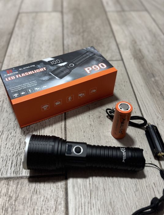 Lanterna cu Led puternic/ Acumulator+ baterii/ Zoom/ Afisaj digital