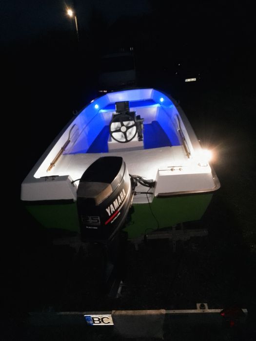 Ansamblu barcă motor și peridoc înmatriculat