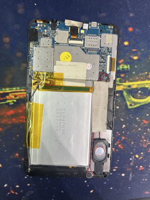 Продам планшет на запчасти