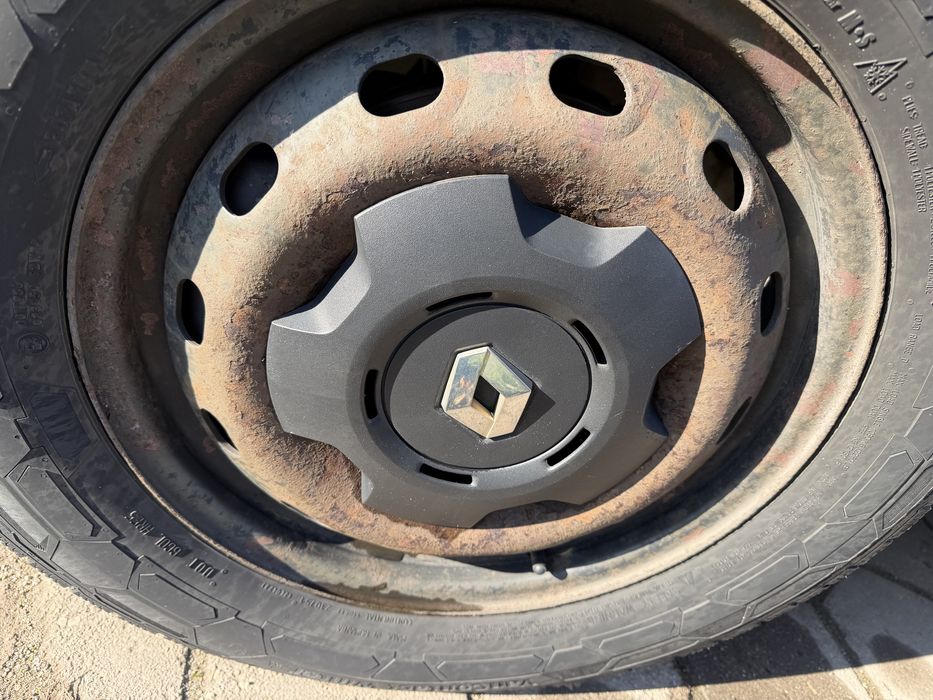 Продавам гуми с джанти 215/65/16 за БУС