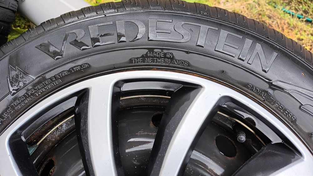 Roti Logan originale, fabricate de Renault, cu anvelope Vredestein 185 65 R15 de iarna - Made in Holand
