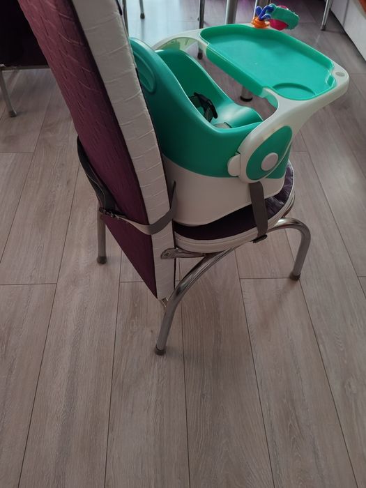 Vând scaun de masa portabil pt copii