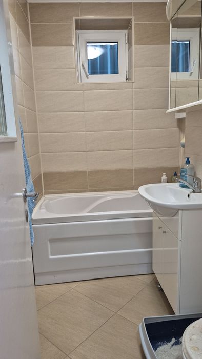 Închiriez apartament doua camere calea București