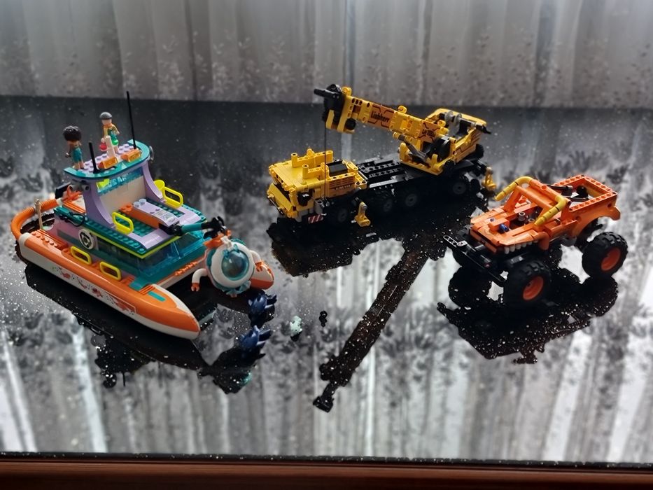 3 собранных конструктора Lego