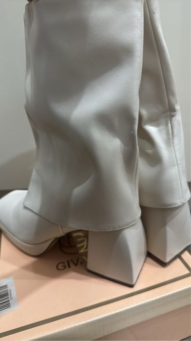 Кафяви обувки на платформа ест кожа Carmela нови боти по 35 лв.