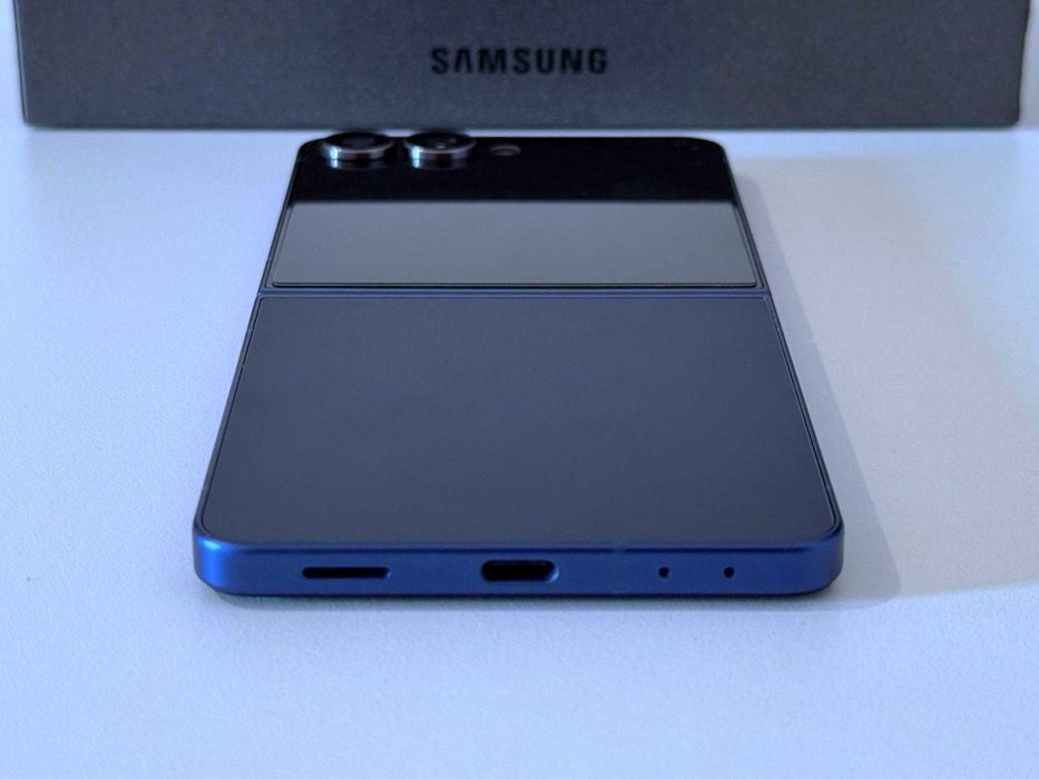 Бартер! Гаранция! Samsung Galaxy Z Flip 7 512/12GB Blue Shadow (Син) + Аксесоари.