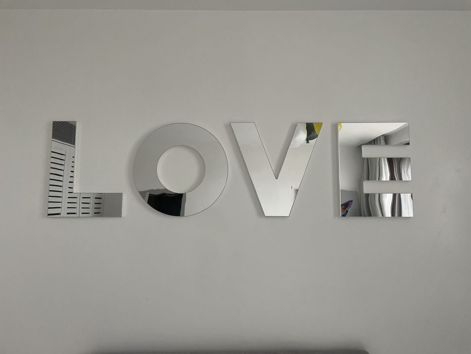 Love табела за спалнята