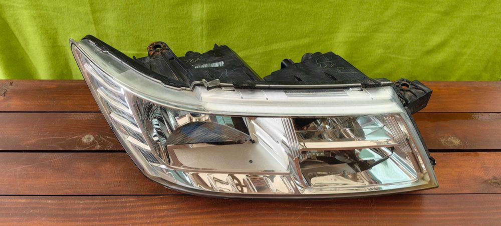 Фар за Fiat Freemont Dodge Jorney / Фиат Фримонт Додж Джърни