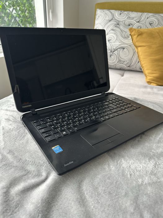 Лаптоп Toshiba с Windows 10 - 750 GB / 8GB RAM