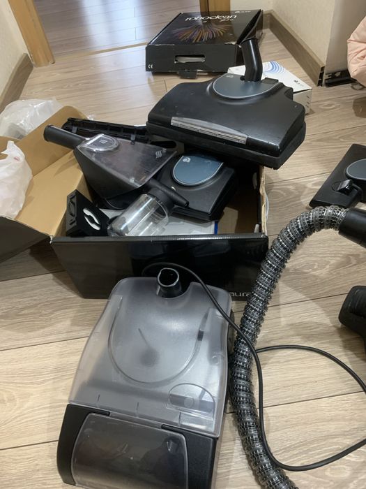 Пылесосо робаклин новый