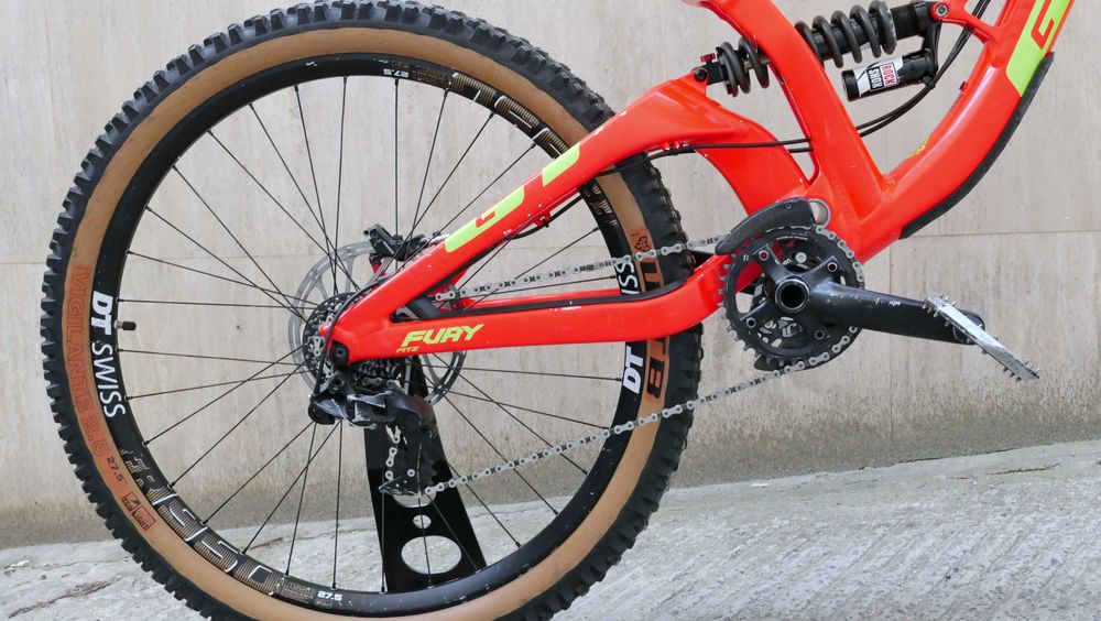 GT Fury Fitz DH 27.5 Boxxer 200 ход, SRAM GX, DT Swiss