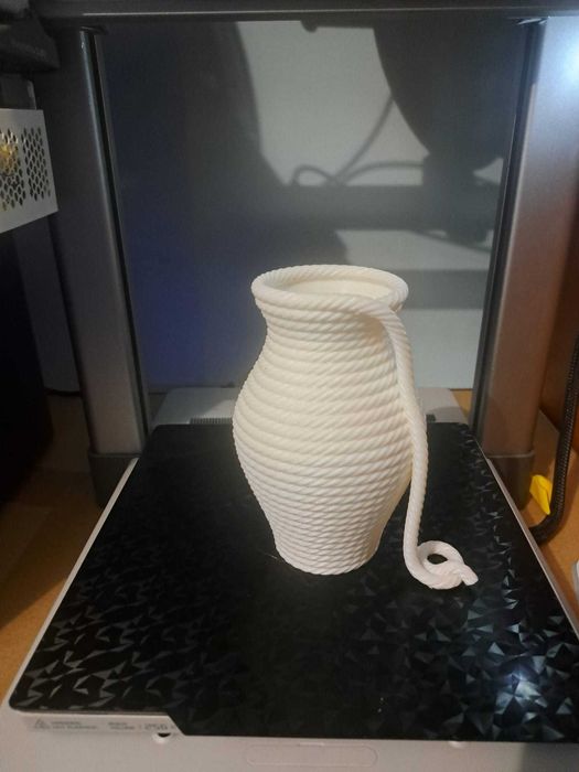 Vaza printata 3D cu aspect de sfoara