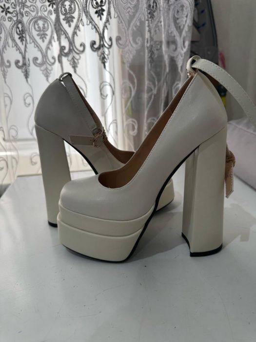 Туфли,молочного цвета