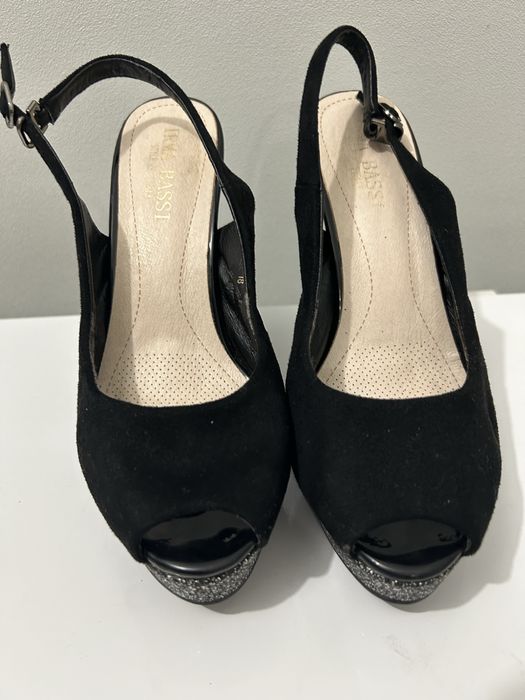 Туфли чёрные на высоких каблуках