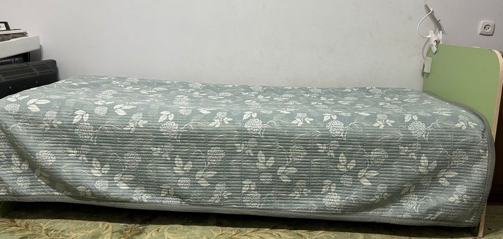 Детская мебель и шкаф