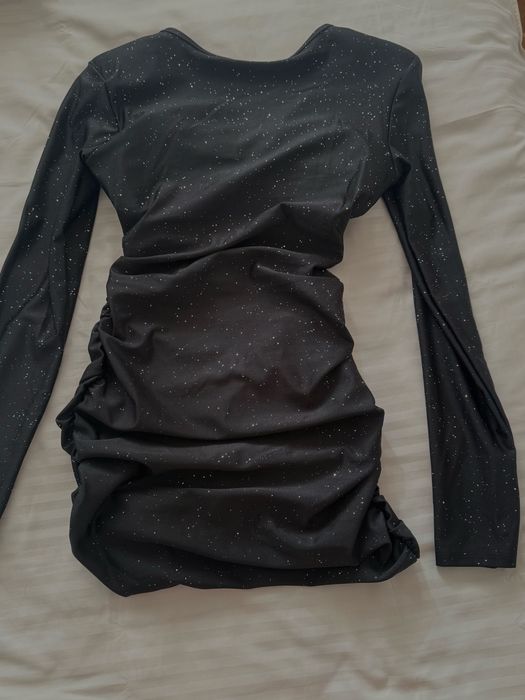 Къса черна рокля