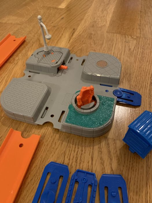 Set Hot Wheels - piste intersectie masinute