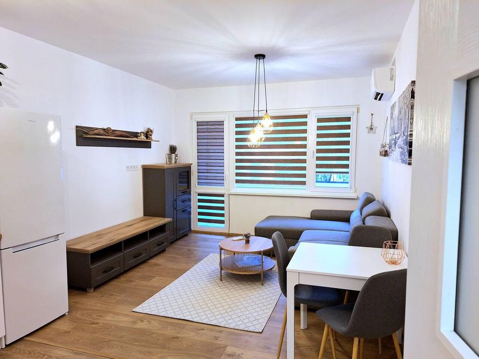 Дава се под наем Двустаен апартамент в Бургас, Център - 60 кв.м за 510 € - Снимка #1