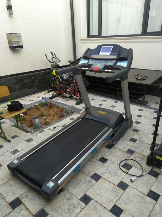 Продам двух моторную беговую дорожку Body Fit. До 150 кг