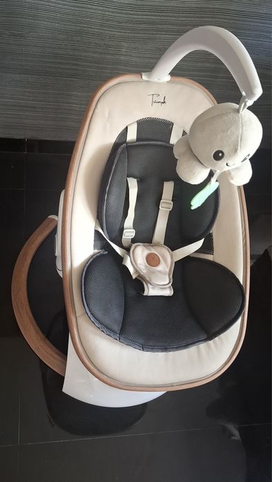 TRIUMPH електрическа бебешка люлка CANGAROO