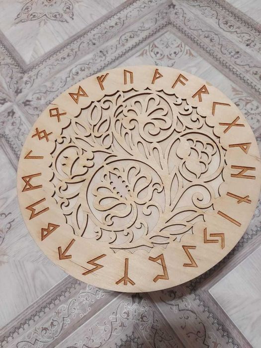 Шкатулка ручной работы.Руническая.
