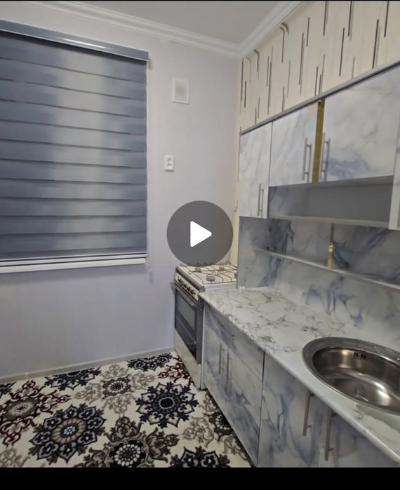 Qarshi shahar vokzaldagi bozor oldida 3 etaj 1 xonali 2 xona qilingan