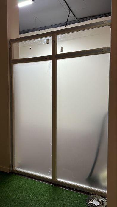 Стеклянная перегородка, новая