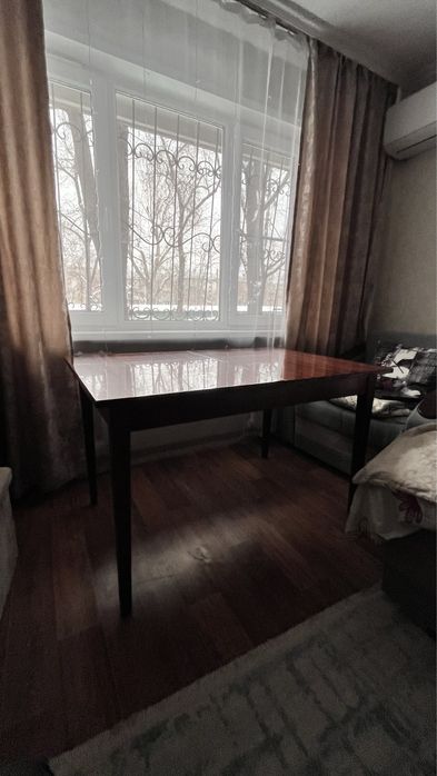 Стол гостиный деревяный