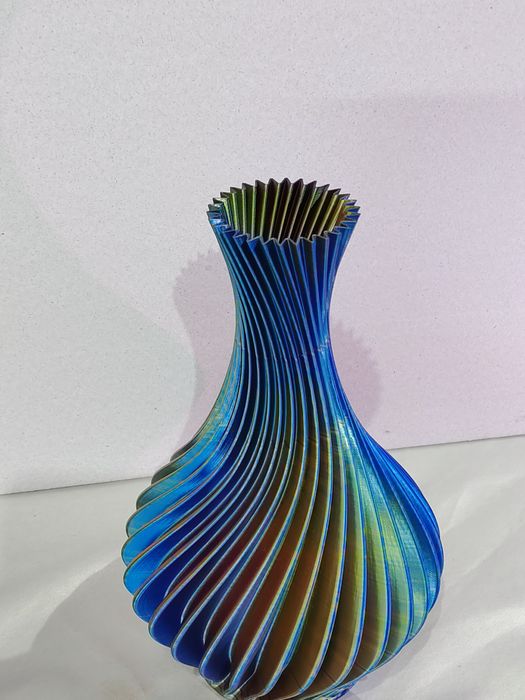 Spiral simon uy uchun  sun'iy gul qo'yadigan plastmas vaza