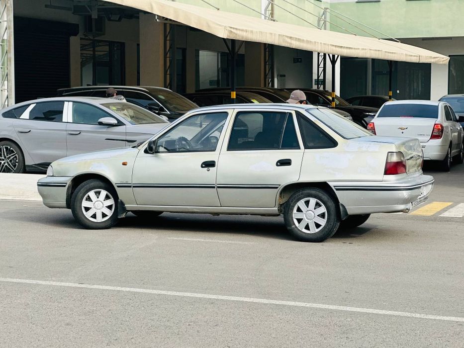 Neksiya 1 sotiladi srochni faqat oldi sirtiga shunchun arzonro qoydim