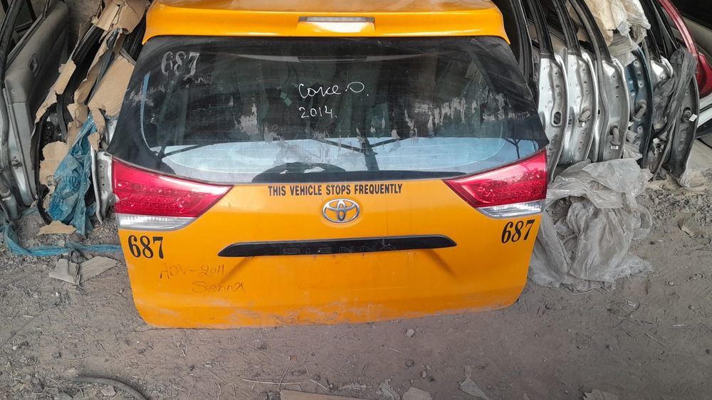 Тойота Сиенна 2014год багажник