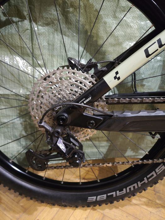 Cube stereo carbon 750w