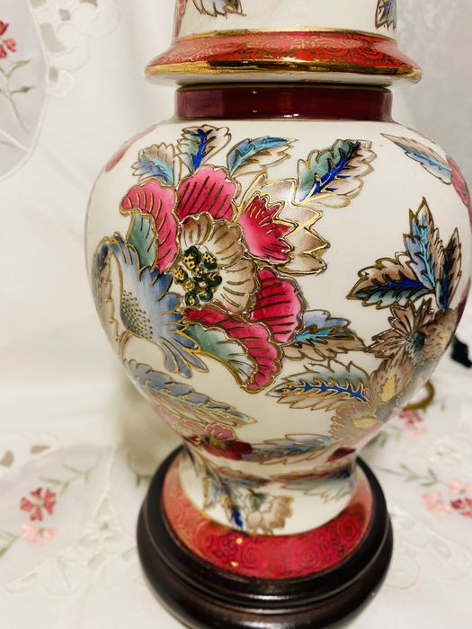 настолна порцеланова лампа