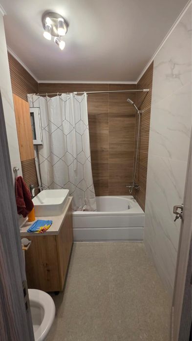 Inchiriez apartament 3 camere