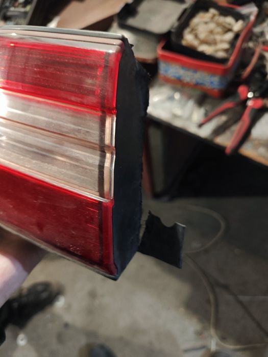 Левый задний фонарь Mark 2 100