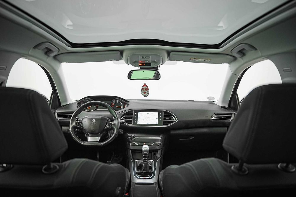 Peugeot 308 PANORAMIC 1.2 e-THP Allure 130 CP