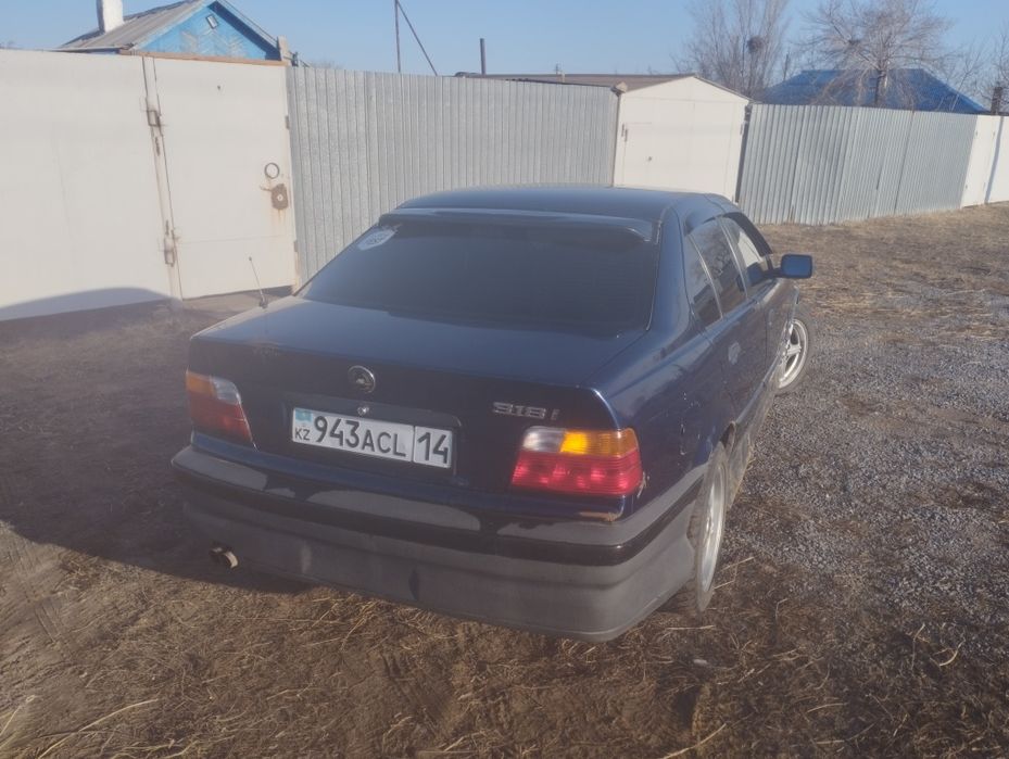 Автомобиль БМВ 318, е36