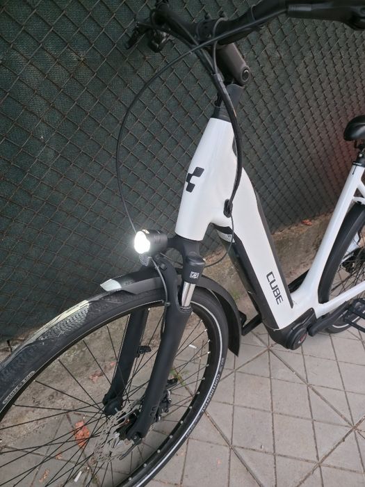 Cube Supreme Sport L размер Електрически Немски Bosch Performance Smar