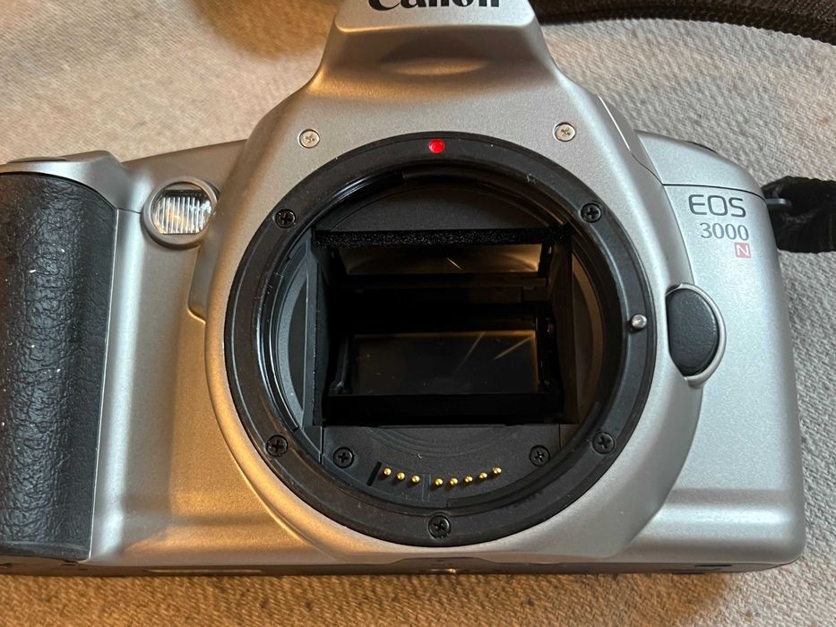 Aparat foto Canon EOS 3000 body film montura EF functional