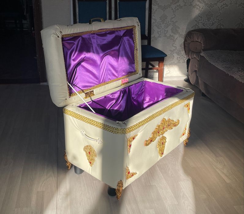 Сундук (дерево, винил, узоры, мягкий)