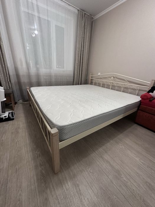 Продам кровать с матрасом