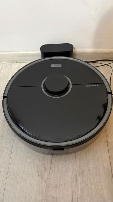 Vând robot aspirator Roborock S5 MAX