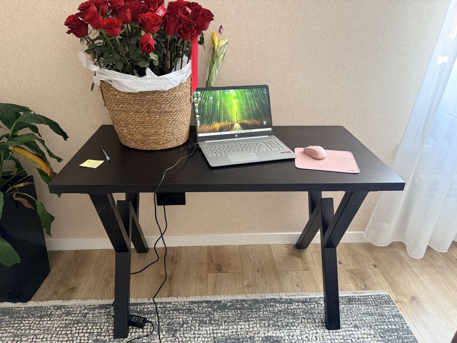 Продам стол (кухонный, письменный)