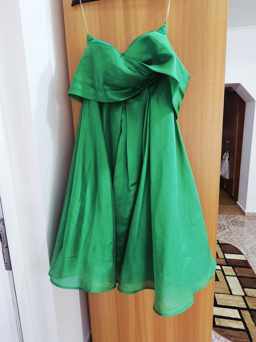 Vând rochie de la STARSHINERS